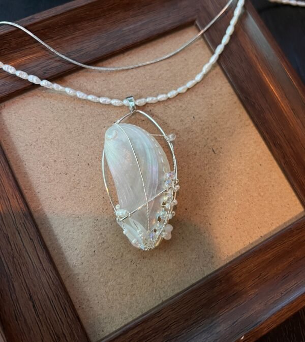 Mermaid's Whisper,Uniquely Aesthetic Niche Handmade,Shell Necklace Pendant,Natural Pearl